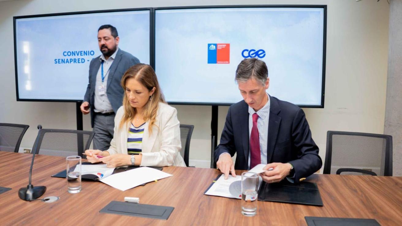 CGE y Senapred firman acuerdo para acelerar reconstrucción de viviendas tras incendios forestales en Biobío y Ñuble