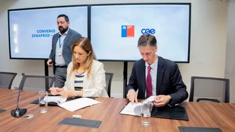 CGE y Senapred firman acuerdo para acelerar reconstrucción de viviendas tras incendios forestales en Biobío y Ñuble