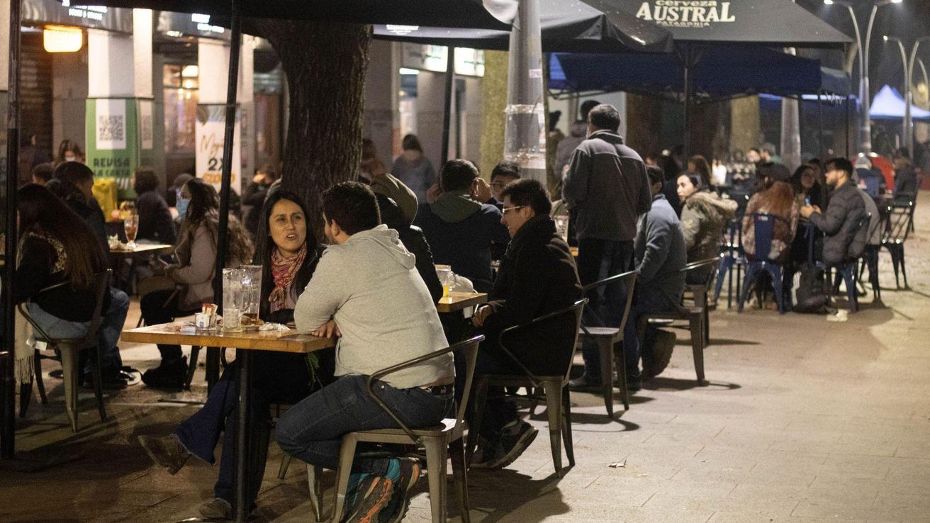 La cerveza, el mojito y la michelada son los tragos favoritos de verano en Chile: ¿Dónde beberlos en Concepción?