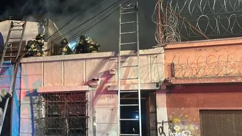 Incendio destruye tres viviendas en Independencia