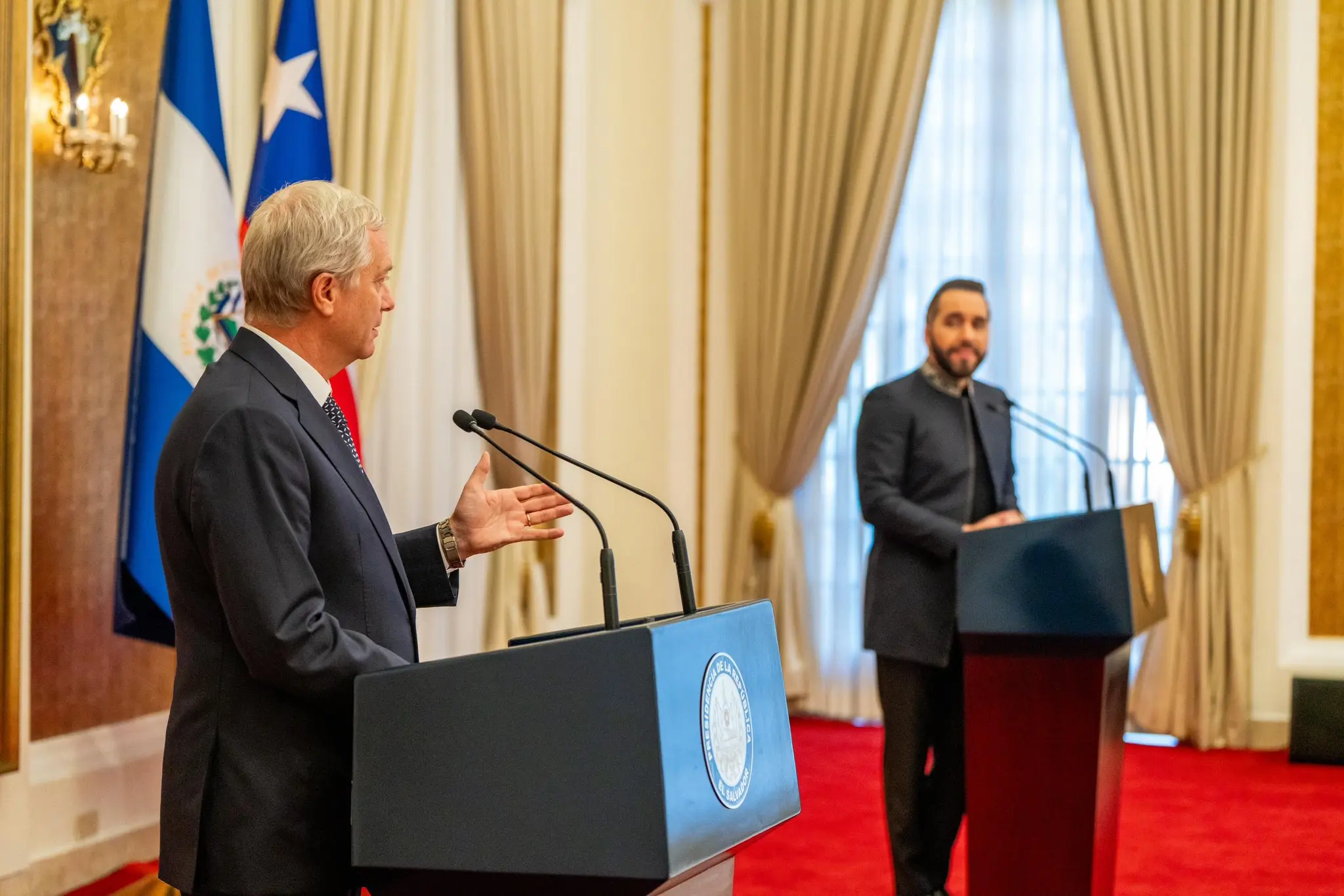 Balance encuesta Cadem: Visita de Kast a El Salvador se posiciona como la más relevante entre los encuestados