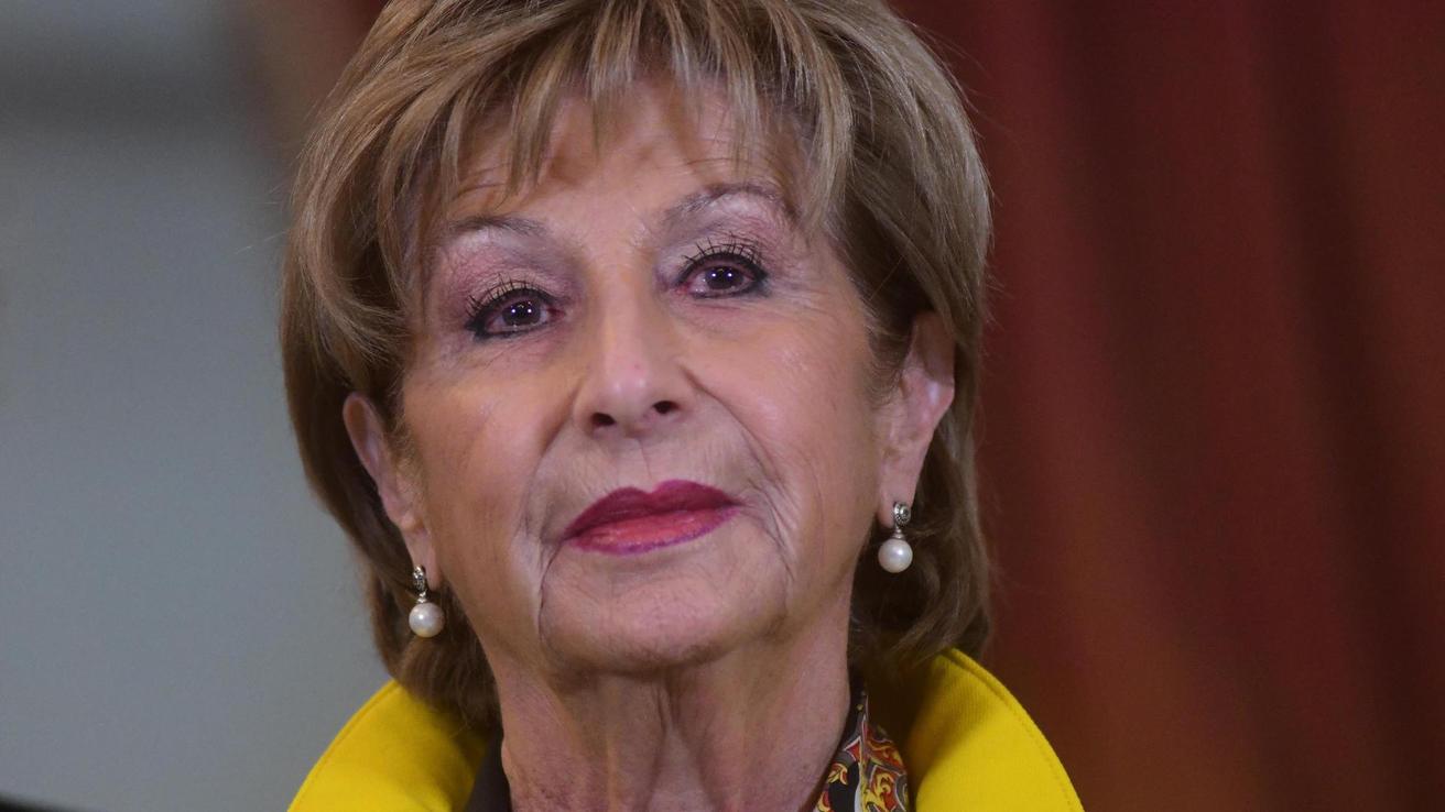 Ex primera dama Marta Larraechea es ingresada de urgencia a Hospital de San Antonio