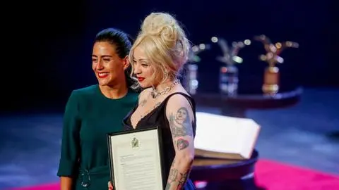 Tras su exitosa presentación en la Quinta Vergara: Mon Laferte es nombrada Hija Ilustre de Viña del Mar