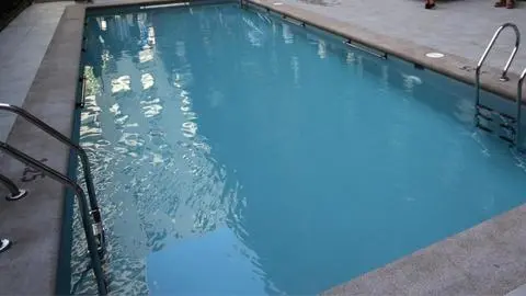 Encuentran a madre e hijo fallecidos en una piscina en San Clemente