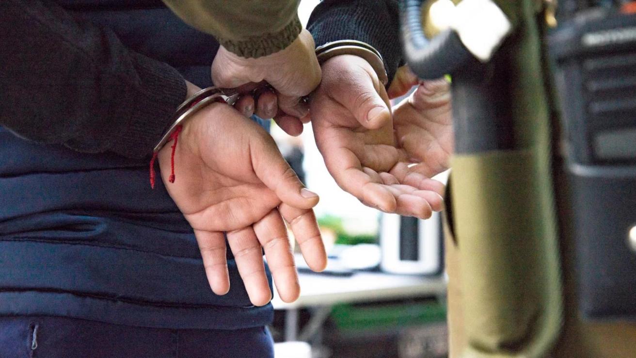 Detienen en Hualpén a adulto mayor por femicidio íntimo frustrado: Sujeto atacó a víctima con un cuchillo