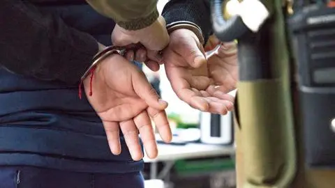 Detienen en Hualpén a adulto mayor por femicidio íntimo frustrado: Sujeto atacó a víctima con un cuchillo