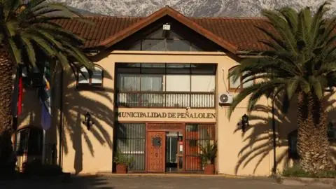 Municipalidad de Peñalolén desvincula a 22 funcionarios por viajar y visitar casinos mientras estaban con licencia médica