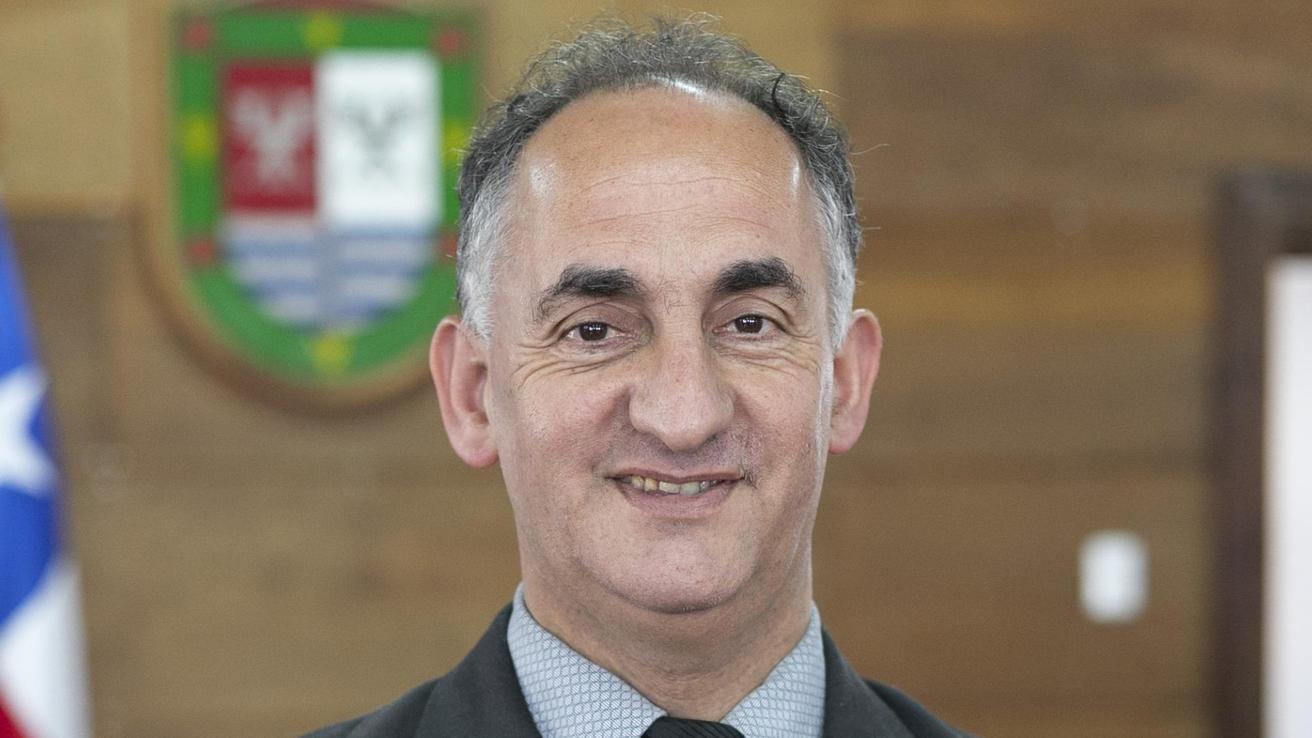 Concejal de Puerto Varas será formalizado por fraude: Presentó licencia por enfermedad respiratoria y viajó al norte a cantar