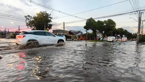 Más de 300 viviendas siguen anegadas en la región Metropolitana tras paso de sistema frontal veraniego