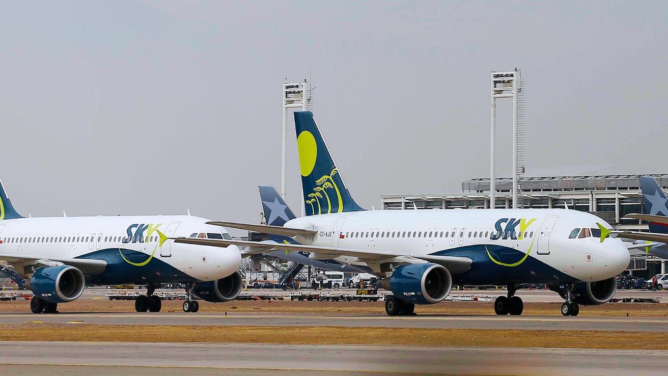 Paro en Argentina deja más de 31 mil pasajeros varados y obliga a cancelar 255 vuelos: aerolíneas chilenas son afectadas