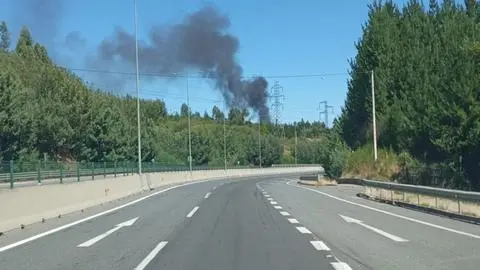 Incendio en el relleno sanitario Hidronor de Copiulemu moviliza a unidades de emergencia