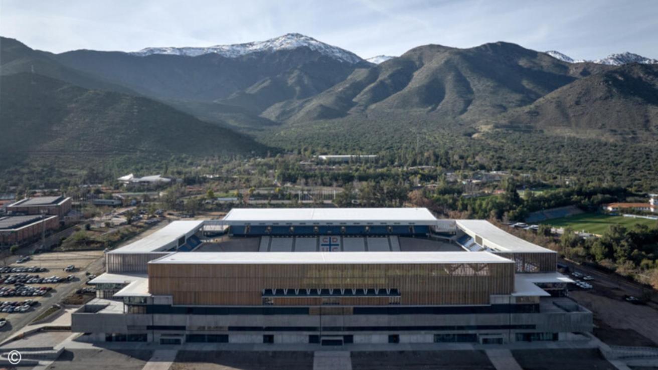 Eficiente y sustentable: Estadio de la Universidad Católica recibe importante reconocimiento arquitectónico