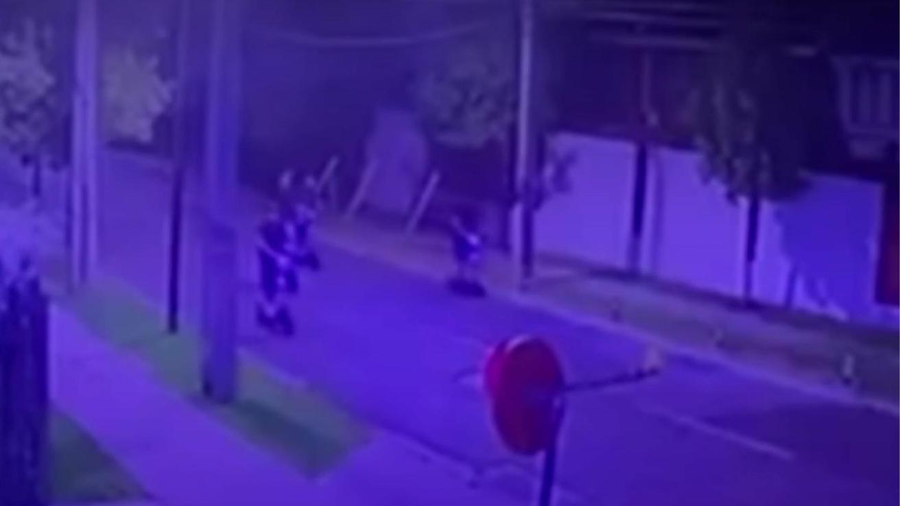 Fatal atropello a jóvenes en scooter: dos murieron y otros dos resultaron ilesos