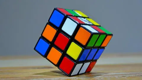 Creadores del Cubo Rubik denuncian a mall chino de Punta Arenas por venta de juguetes falsificados
