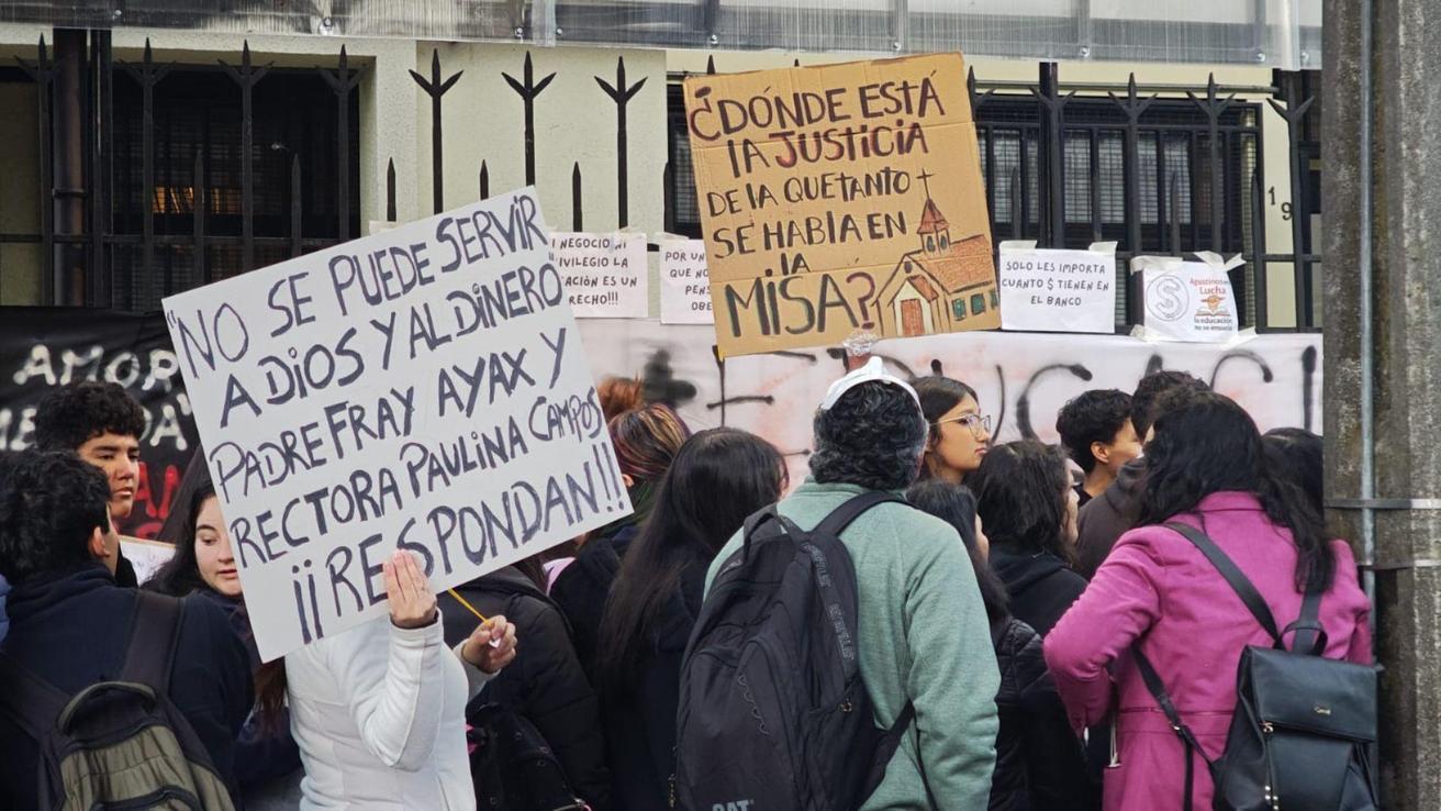 “La educación no es una mercancía”: Estudiantes se suman a protestas por cambio a particular pagado del colegio San Agustín de Concepción