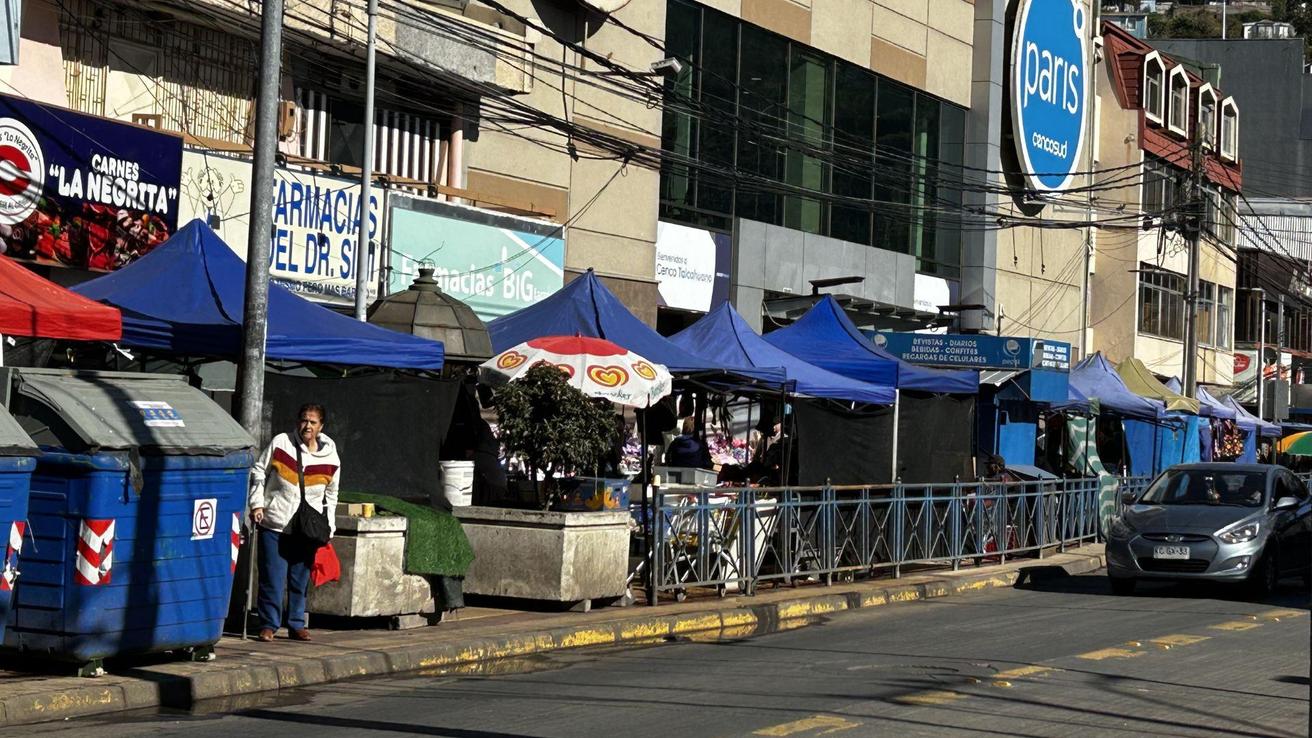 Talcahuano sella acuerdo inédito para ordenar el comercio ambulante en el centro de la comuna