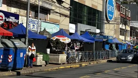 Talcahuano sella acuerdo inédito para ordenar el comercio ambulante en el centro de la comuna