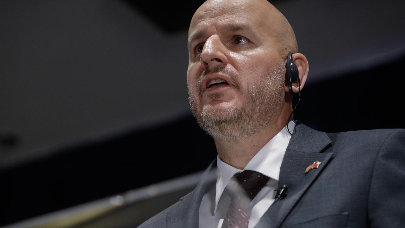 Comisión de Diputados pide a Cancillería retirar al embajador de Estados Unidos en Chile de su cargo: ¿Cómo funcionaría el proceso?
