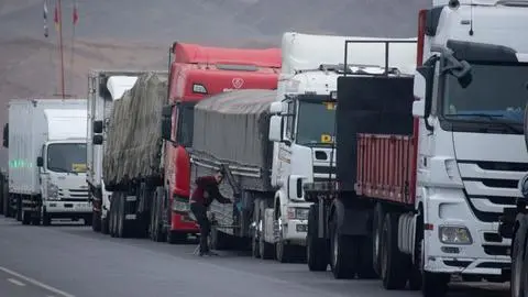 Camioneros evalúan movilización ante alza del petróleo: Gremio tendrá una reunión el próximo lunes