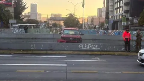 Camioneta termina al interior de la pileta de Paicaví con Carrera en Concepción