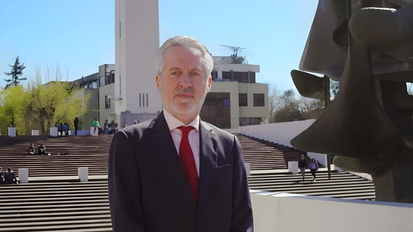¿Quién es Carlos Von Plessing? El tercer candidato a rector de la Universidad de Concepción
