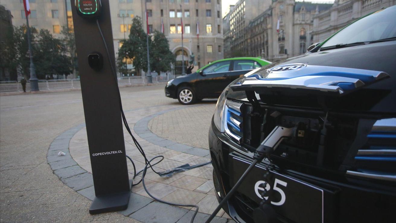 Autos eléctricos: ¿Una alternativa ante el alza histórica de combustibles?