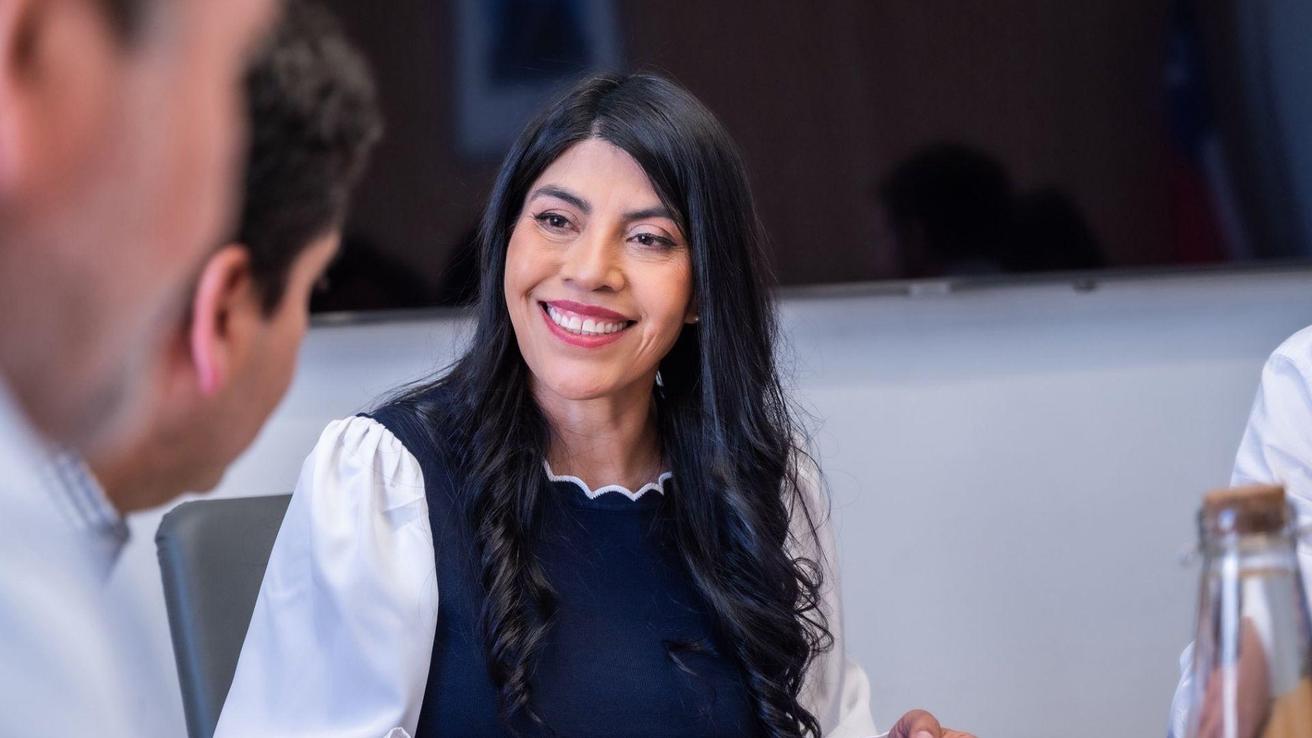 Ministra de Ciencia anuncia suspensión de becas en magíster y posdoctorado en el extranjero por ajuste presupuestario