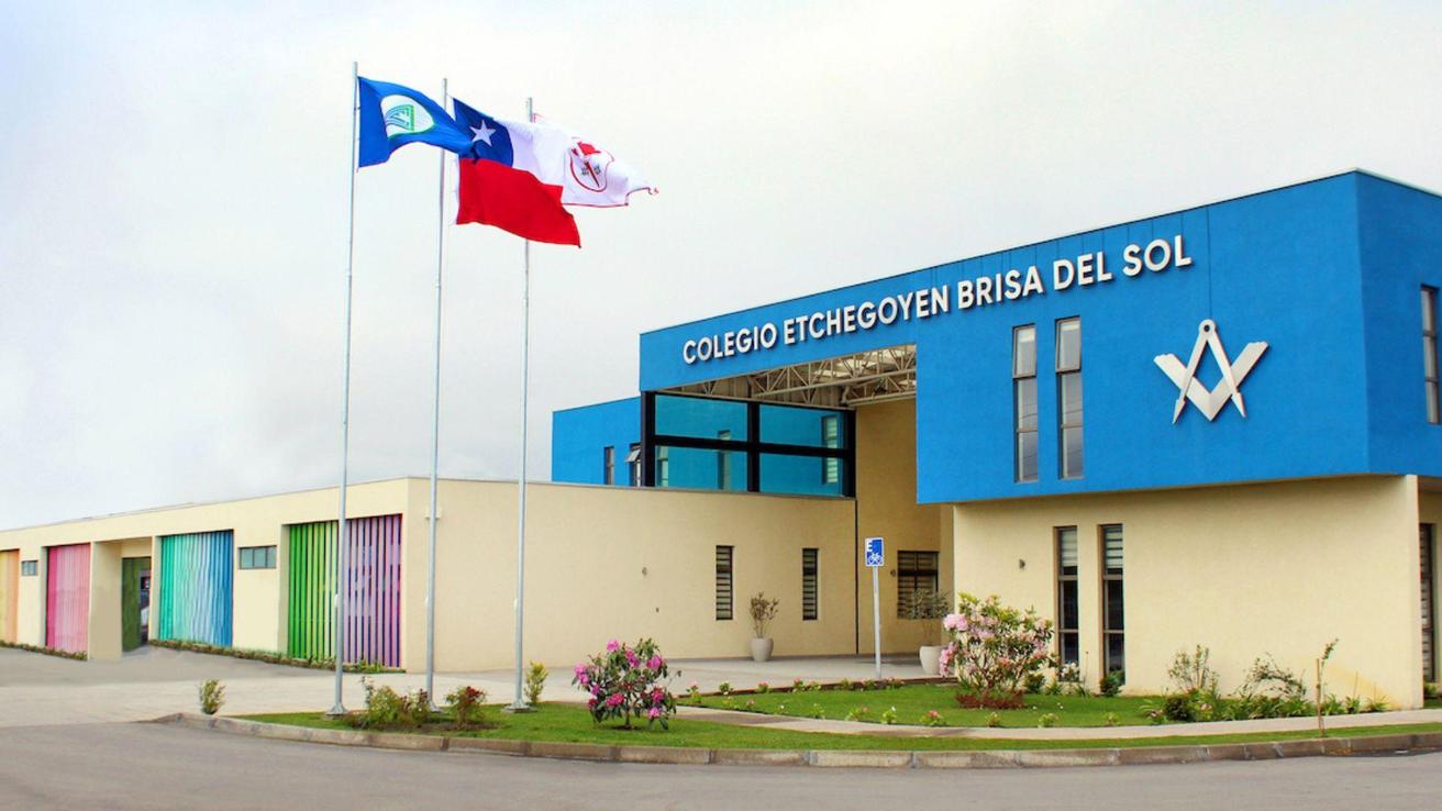 Trabajadores del Colegio Etchegoyen inician huelga legal: Acusan irregularidades