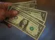 Alza del dólar producto del conflicto en Medio Oriente llegó a los $920 pesos