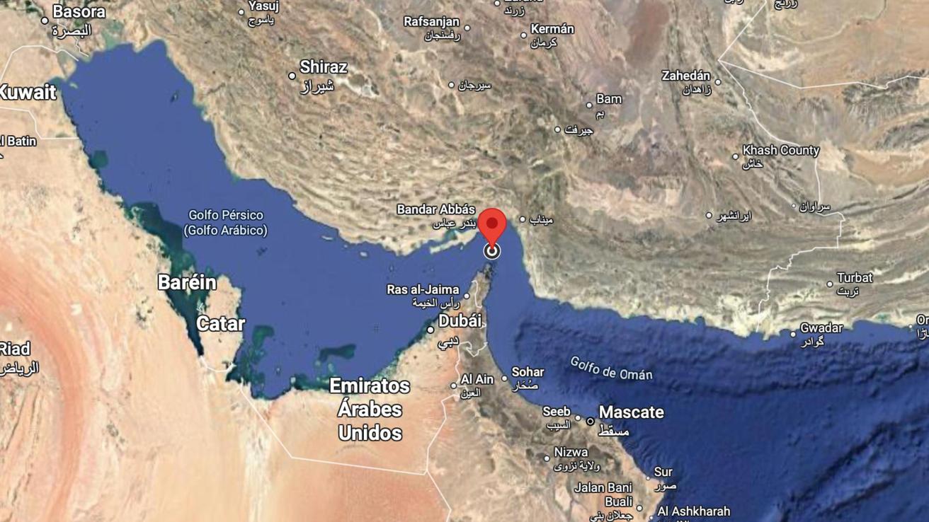 Guardia Revolucionaria iraní aseguró que “prenderemos fuego a cualquier barco” que cruce el estrecho de Ormuz