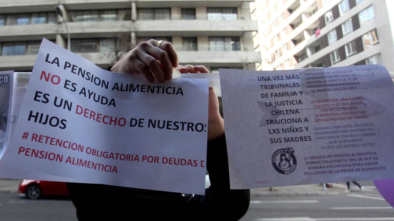 Reportaje revela cómo parejas estarían aprovechando vacíos de la ley “Papito corazón” para retirar dinero de las AFP