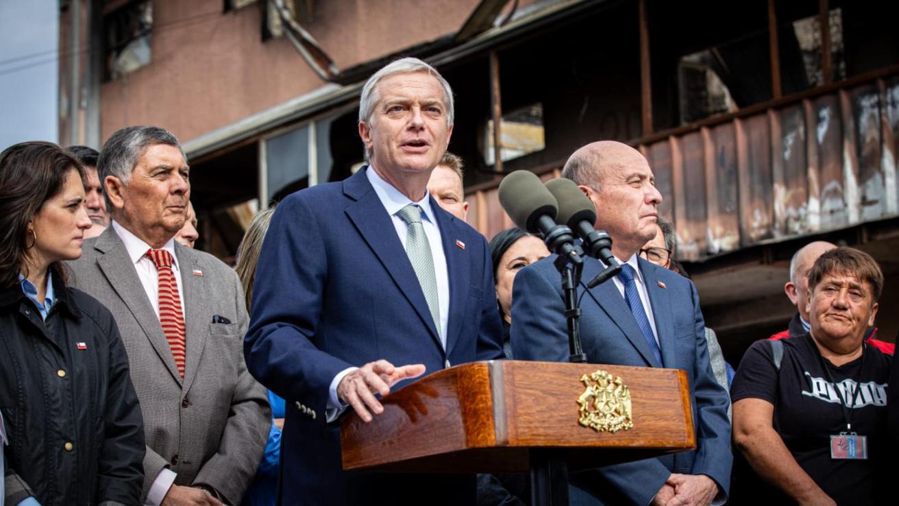“Vamos a tener que tomar medidas que a veces son impopulares”: Presidente Kast visita Lirquén y presenta proyecto de Ley de Reconstrucción Nacional