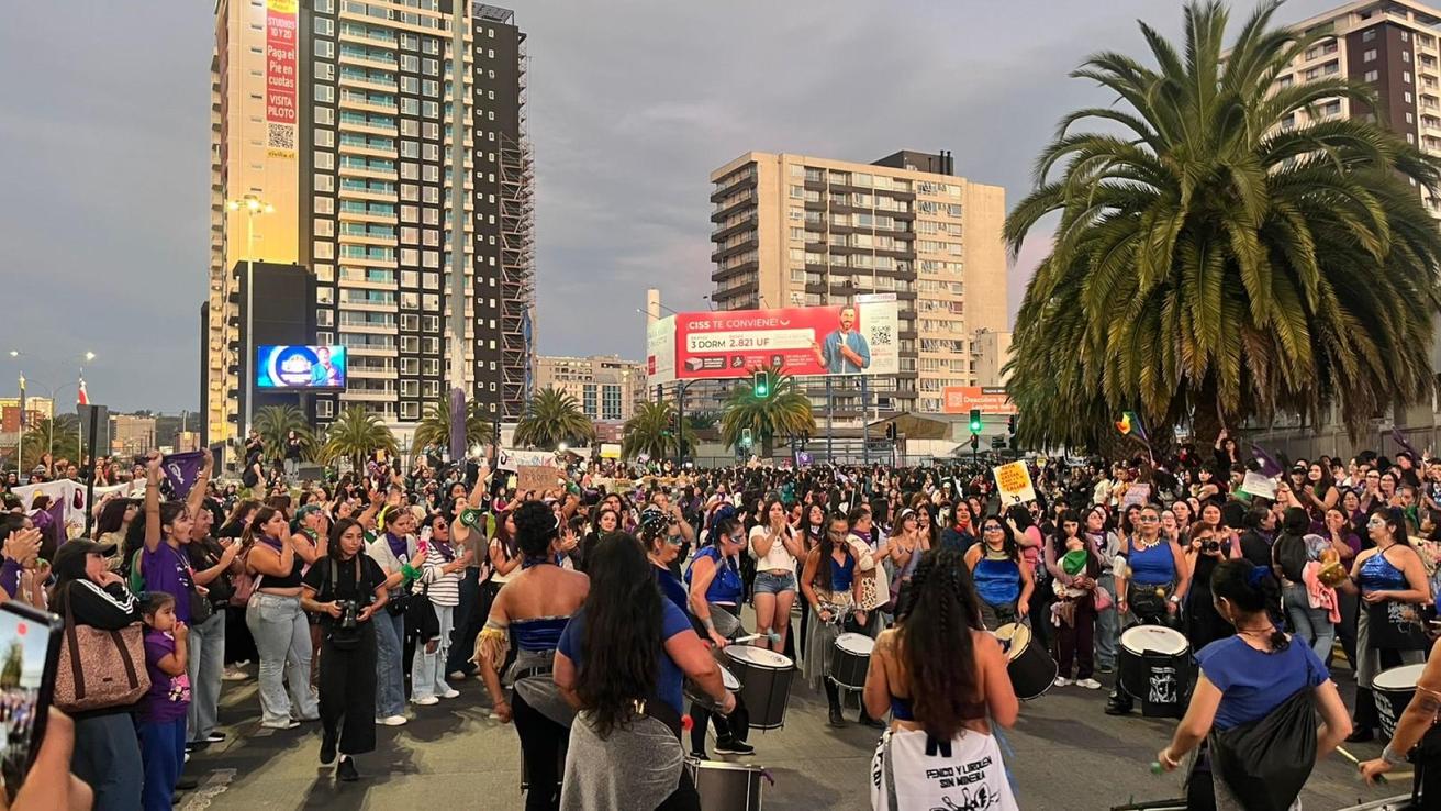 Cientos de mujeres marcharon en Concepción para conmemorar el 8M y defender avances en igualdad