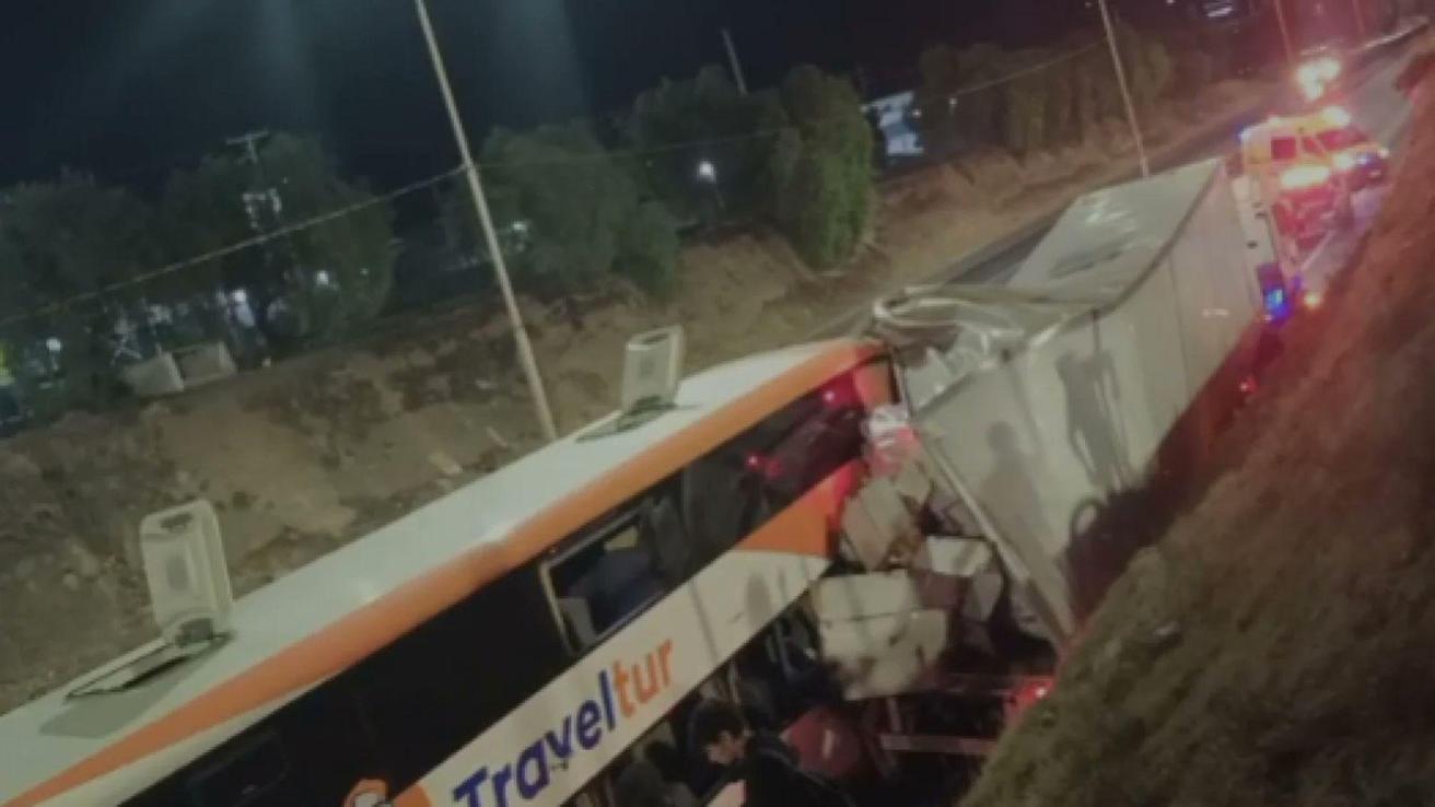 Múltiples lesionados deja accidente de bus interprovincial con un camión en la Ruta 5 Sur