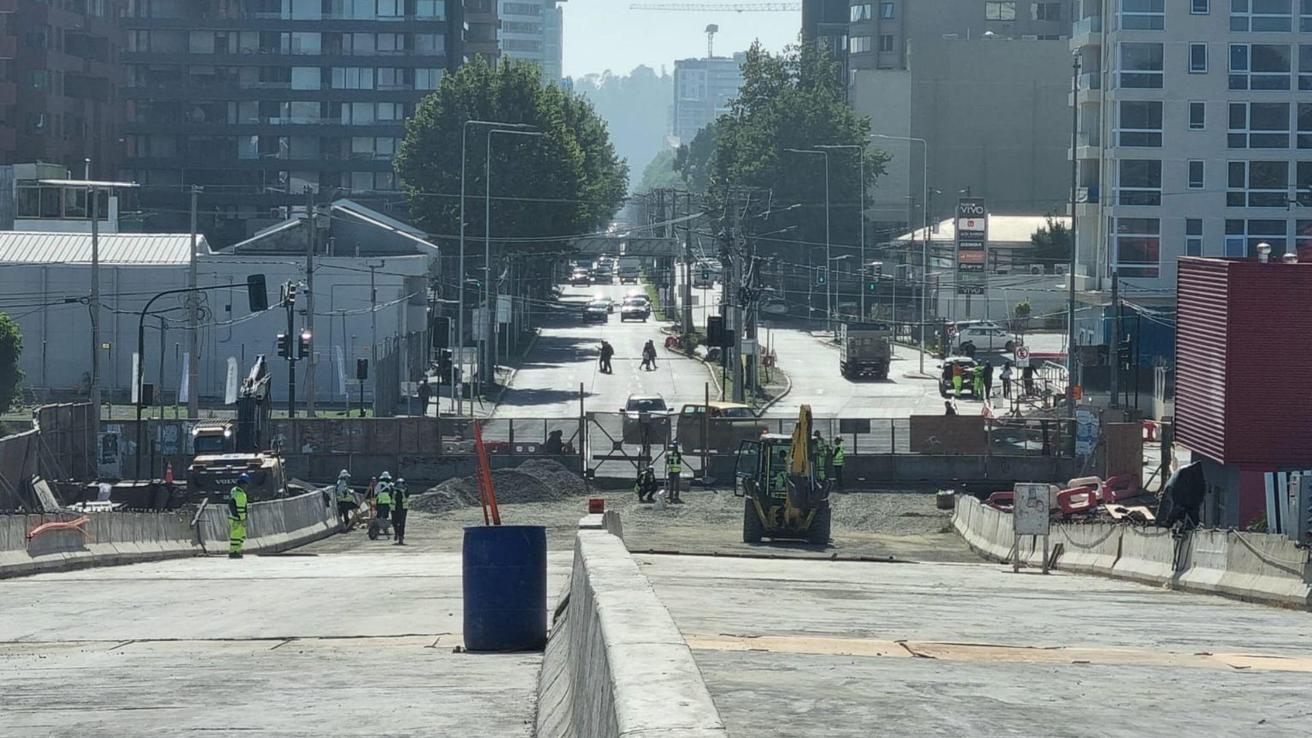 Seremi del MOP Hugo Cautivo deja el Puente Chacabuco con 85% de avance: ya conecta con la avenida y nuevo gobierno definirá su apertura