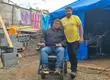 Familia de Lirquén lleva 2 meses en una carpa mientras construyen un hogar digno para su hijo en silla de ruedas