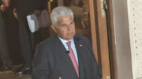 Presidente de Panamá propone Comisión Binacional con Chile para potenciar transporte marítimo y portuario