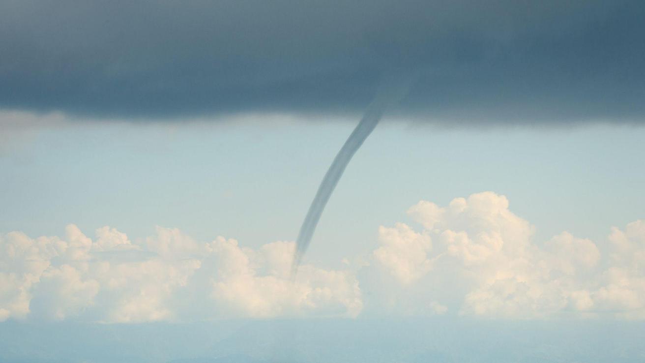 Emiten aviso por probable desarrollo de nubes tornádicas en sectores de la Región del Biobío
