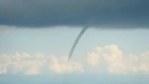 Emiten aviso por probable desarrollo de nubes tornádicas en sectores de la Región del Biobío