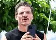 Pedro Pascal sorprendió al estrenar radical cambio de look en los Premios Oscar 2026