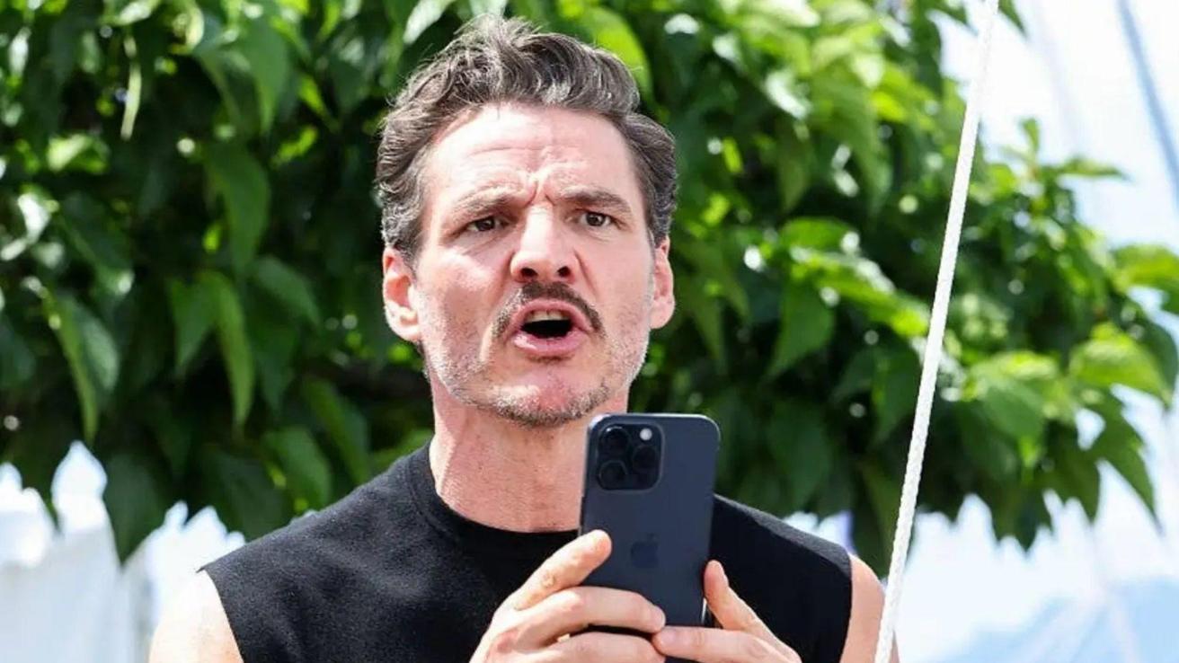 Pedro Pascal sorprendió al estrenar radical cambio de look en los Premios Oscar 2026