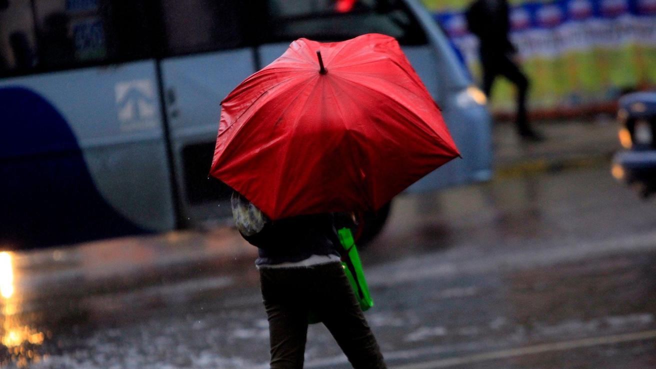 Alerta en seis regiones por sistema frontal con lluvia, viento y probables tormentas eléctricas