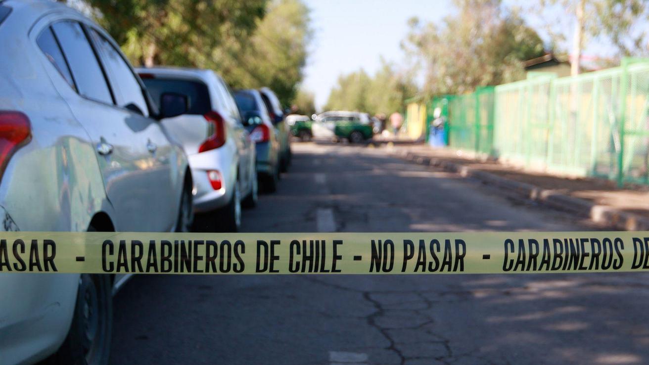Una persona fallecida y una herida grave deja tiroteo en plena calle en Cerro Navia
