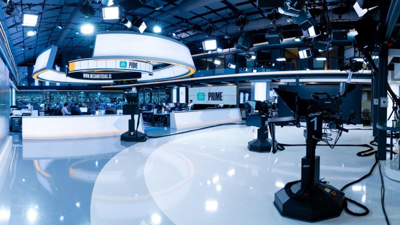 Impacto en Mega: reportan sorpresivo despido de cuatro conocidos periodistas de prensa