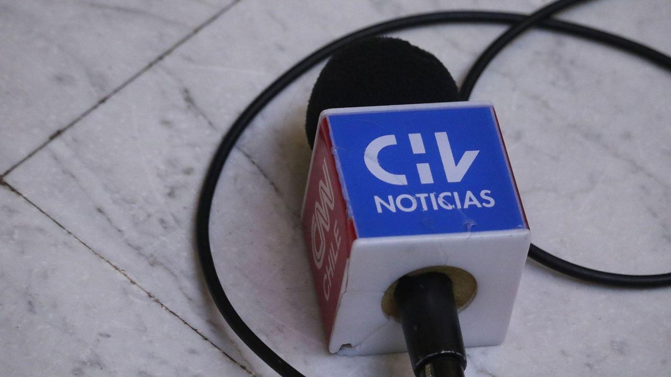 Nuevo remezón en Chilevisión: conocido rostro renunciaría al canal para irse a la competencia