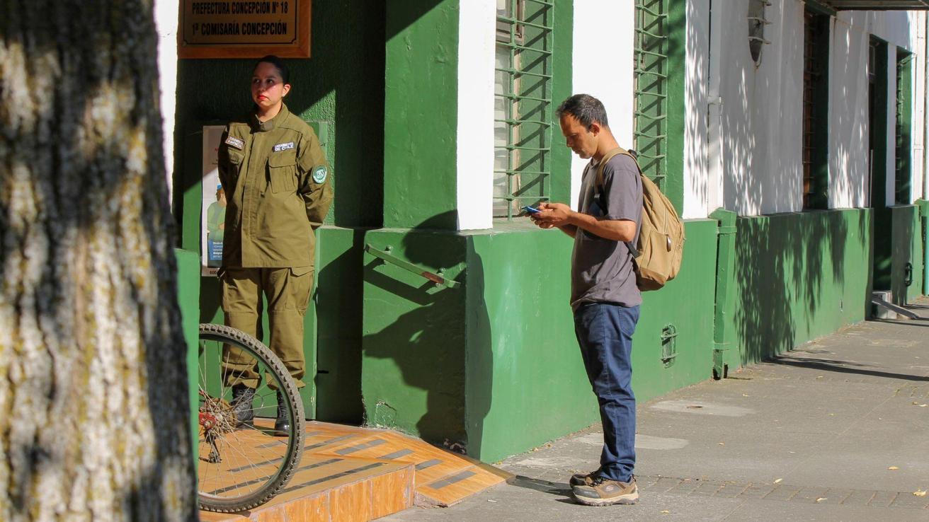 Carabineros lanza nuevas ofertas laborales para civiles con sueldos entre $700 mil y $1 millón