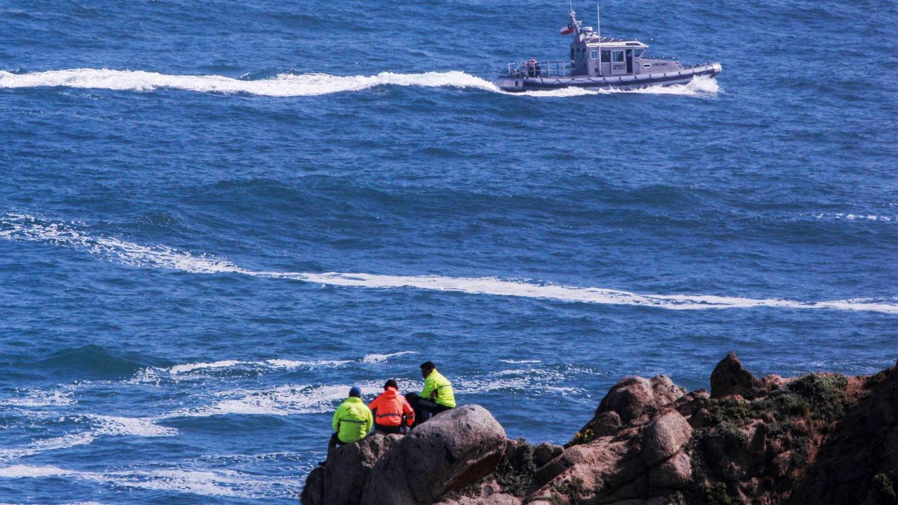 Al menos cuatro personas mueren al intentar rescatar a menor que fue arrastrado por el mar en Algarrobo