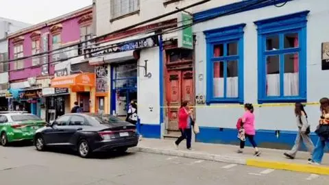 Pidió una cerveza y se desvaneció: Hombre de 65 años muere al interior de restaurante en pleno centro de Valdivia
