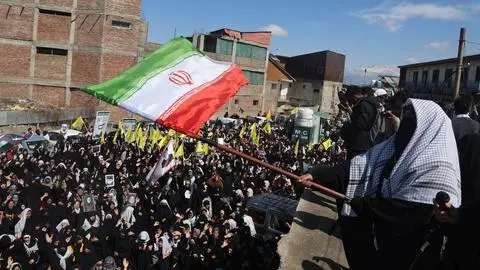 Filas en las gasolineras y bombardeo a la mayor exportadora de gas natural del mundo: Conflicto en Irán incrementa sus consecuencias