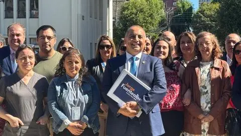 Jorge Fuentealba inscribe su candidatura a la Rectoría UdeC